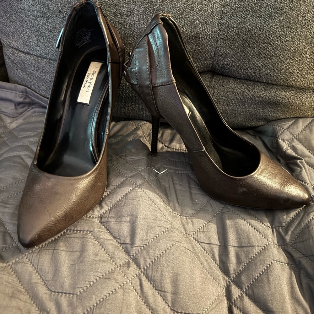 Vera Wang Chocolate Brown Heels Size 6